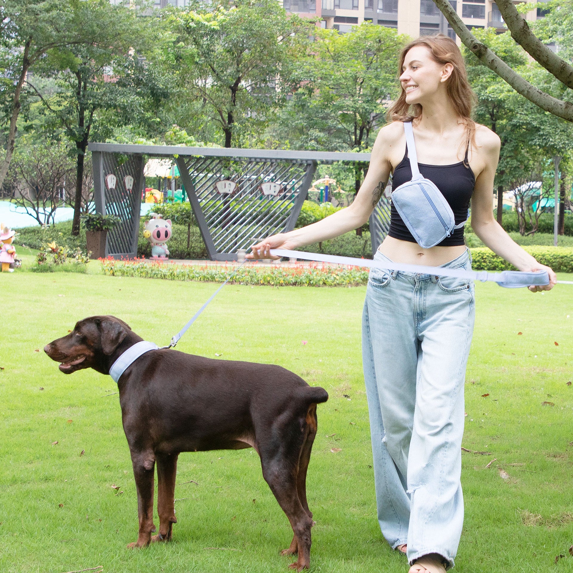 Hand Holding Rope Explosion-proof Chest